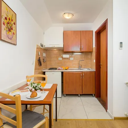 Ruhig Gelegene 7 Apartment Stinjan
