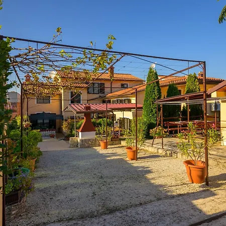 Ruhig Gelegene 7 Apartment